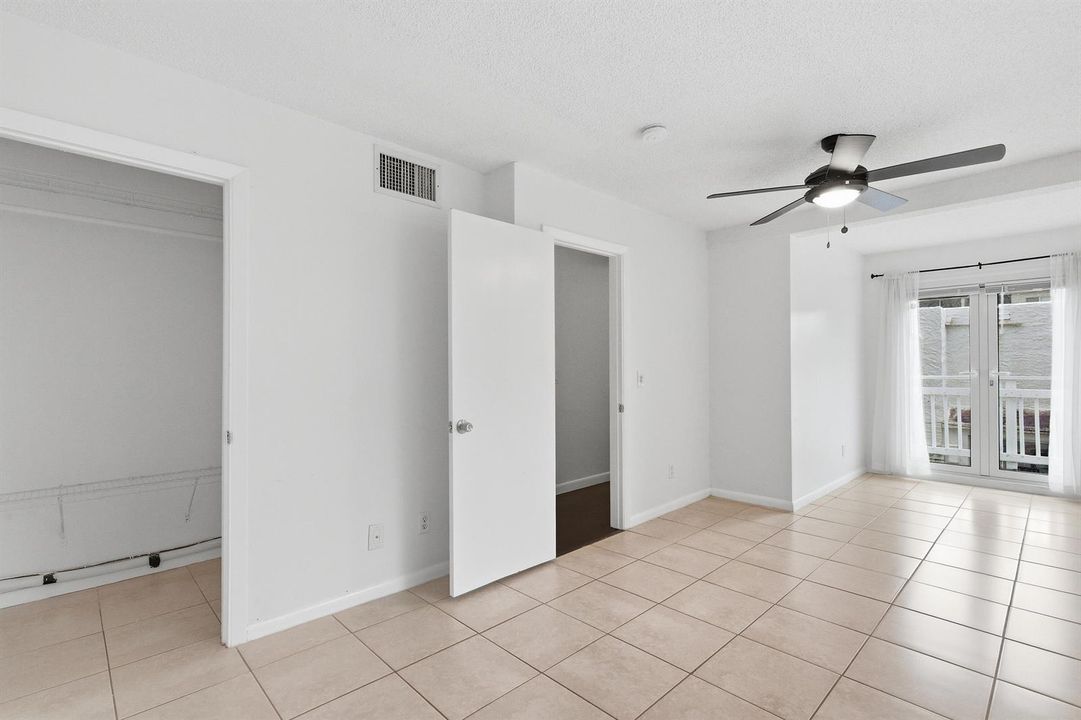 Unit2-Bedroom2 (1)