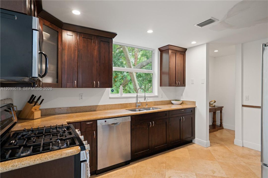 For Rent: $7,800 (4 beds, 2 baths, 2832 Square Feet)