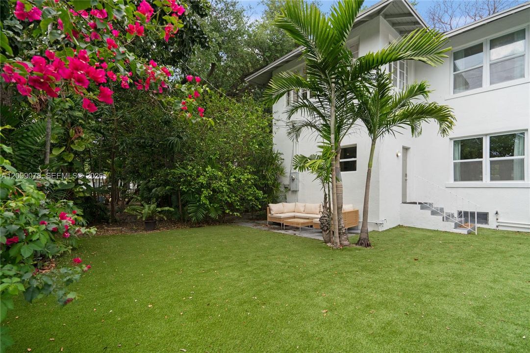 For Rent: $7,800 (4 beds, 2 baths, 2832 Square Feet)