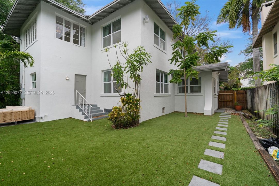 For Rent: $7,800 (4 beds, 2 baths, 2832 Square Feet)