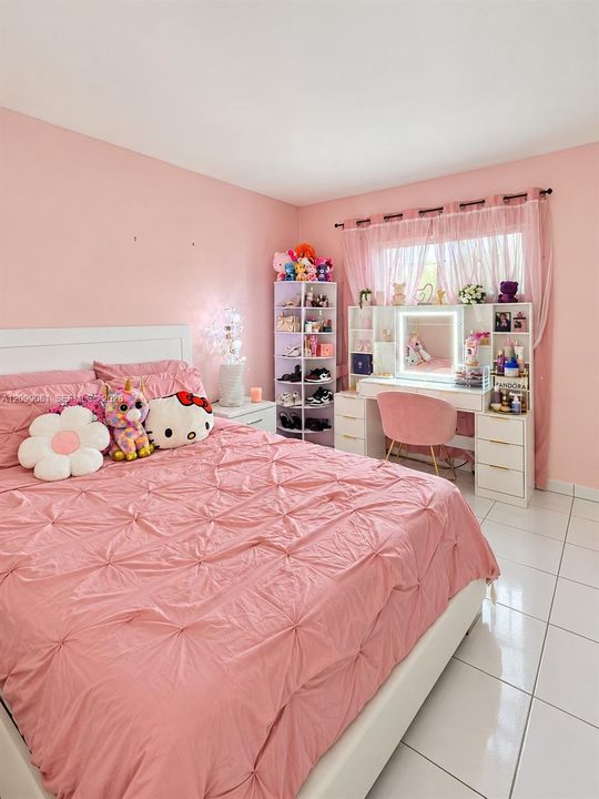 For Rent: $3,500 (4 beds, 2 baths, 1430 Square Feet)