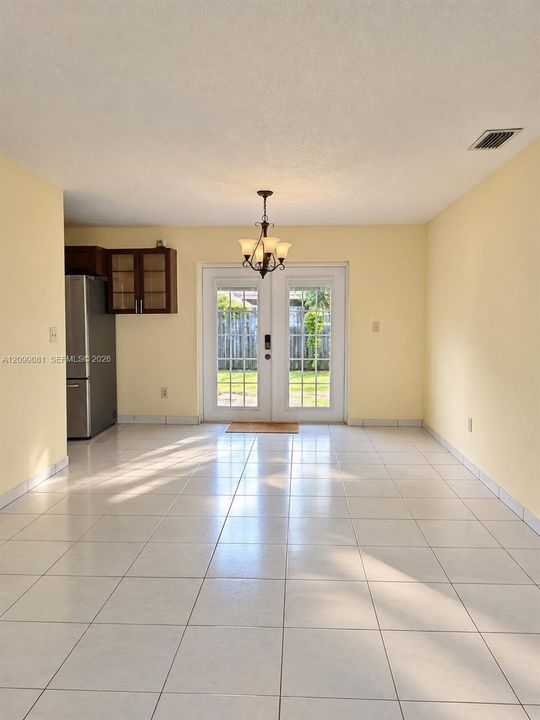 For Rent: $3,500 (4 beds, 2 baths, 1430 Square Feet)