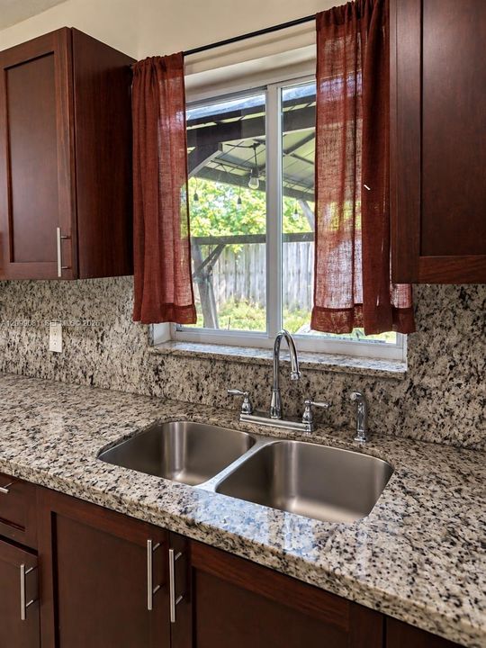 For Rent: $3,500 (4 beds, 2 baths, 1430 Square Feet)