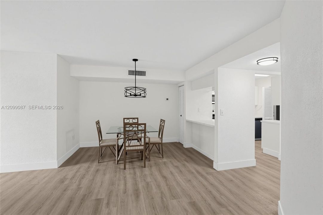 En Venta: $315,000 (2 camas, 2 baños, 1050 Pies cuadrados)