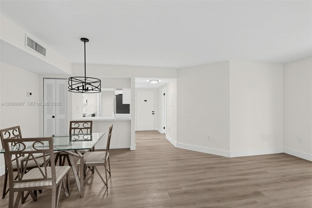 En Venta: $315,000 (2 camas, 2 baños, 1050 Pies cuadrados)