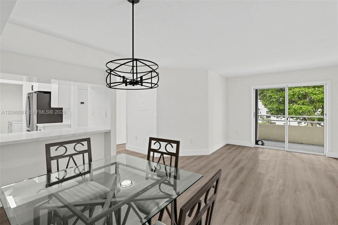 En Venta: $315,000 (2 camas, 2 baños, 1050 Pies cuadrados)