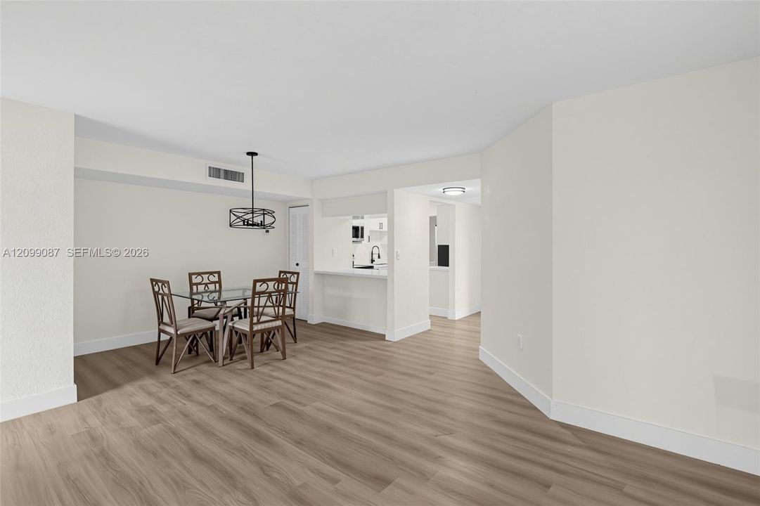 En Venta: $315,000 (2 camas, 2 baños, 1050 Pies cuadrados)