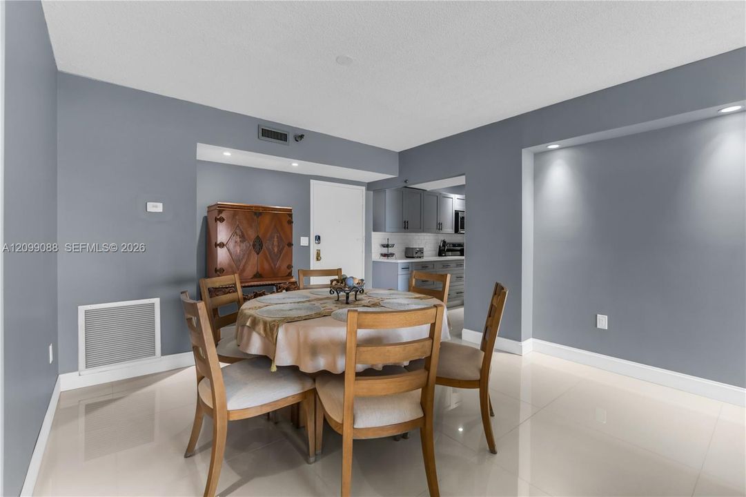 На продажу: $159,000 (1 спален, 1 ванн, 876 Квадратных фут)
