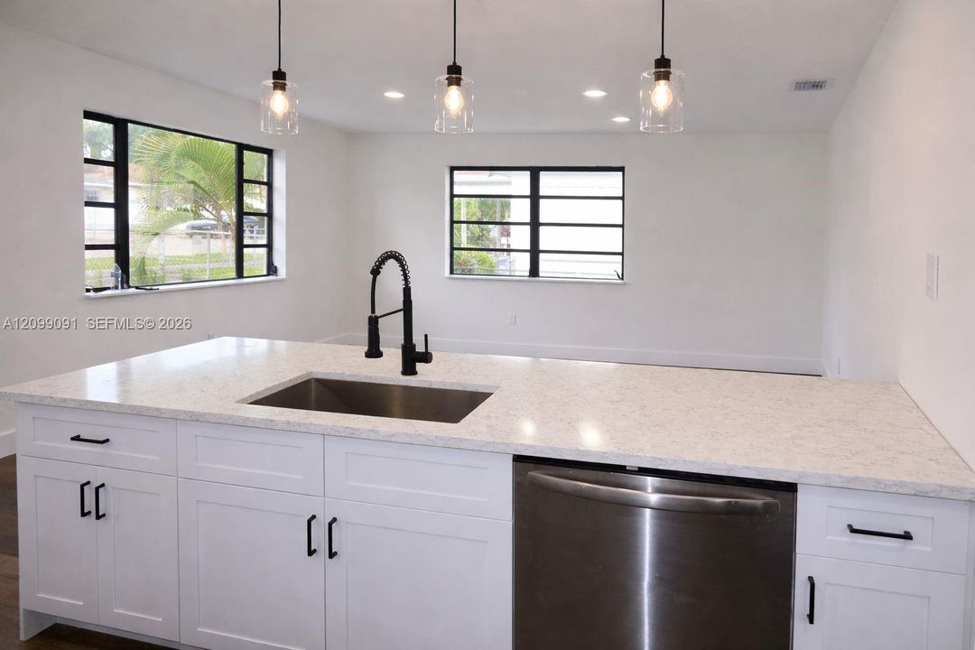 For Rent: $3,500 (3 beds, 1 baths, 1008 Square Feet)