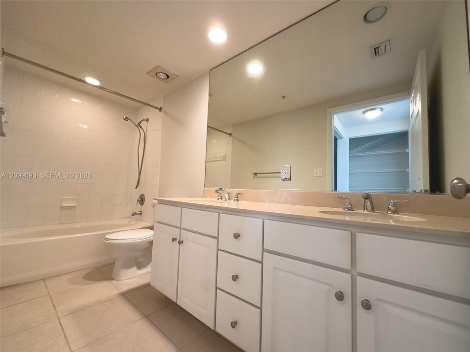 En Venta: $449,000 (2 camas, 2 baños, 1160 Pies cuadrados)