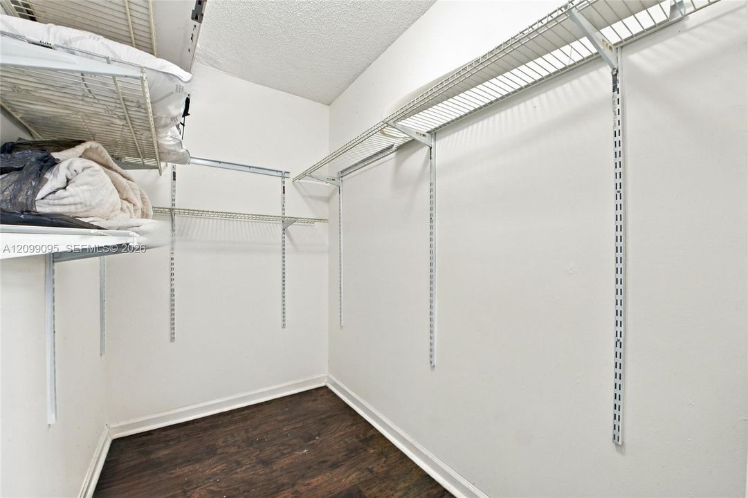 For Rent: $2,200 (3 beds, 2 baths, 1076 Square Feet)