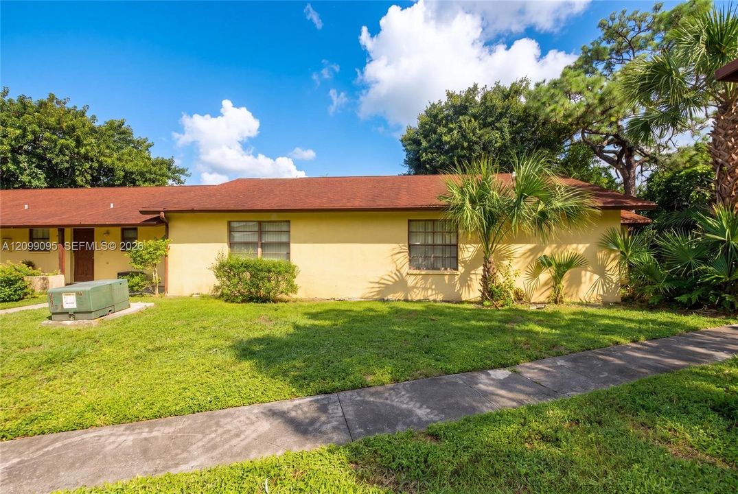 For Rent: $2,200 (3 beds, 2 baths, 1076 Square Feet)