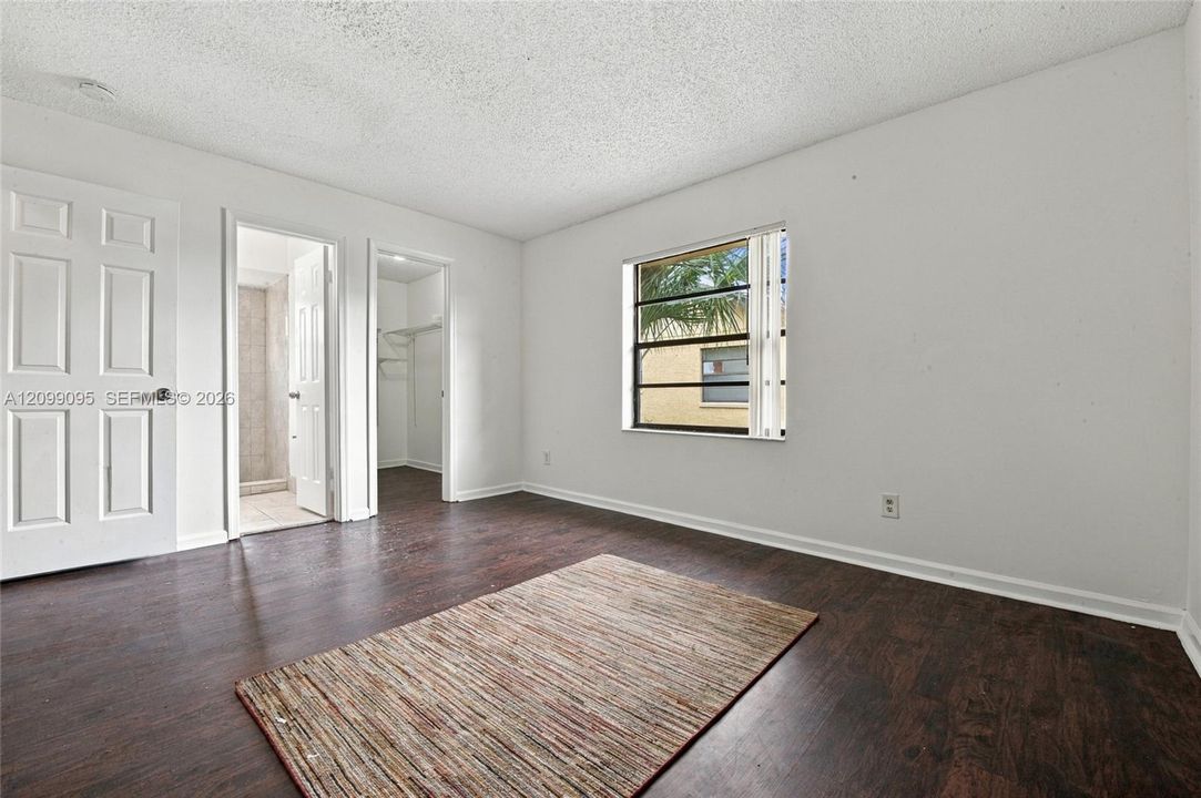 For Rent: $2,200 (3 beds, 2 baths, 1076 Square Feet)