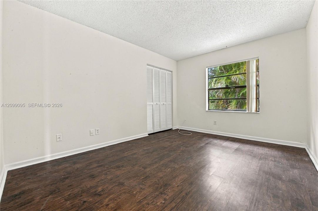 For Rent: $2,200 (3 beds, 2 baths, 1076 Square Feet)