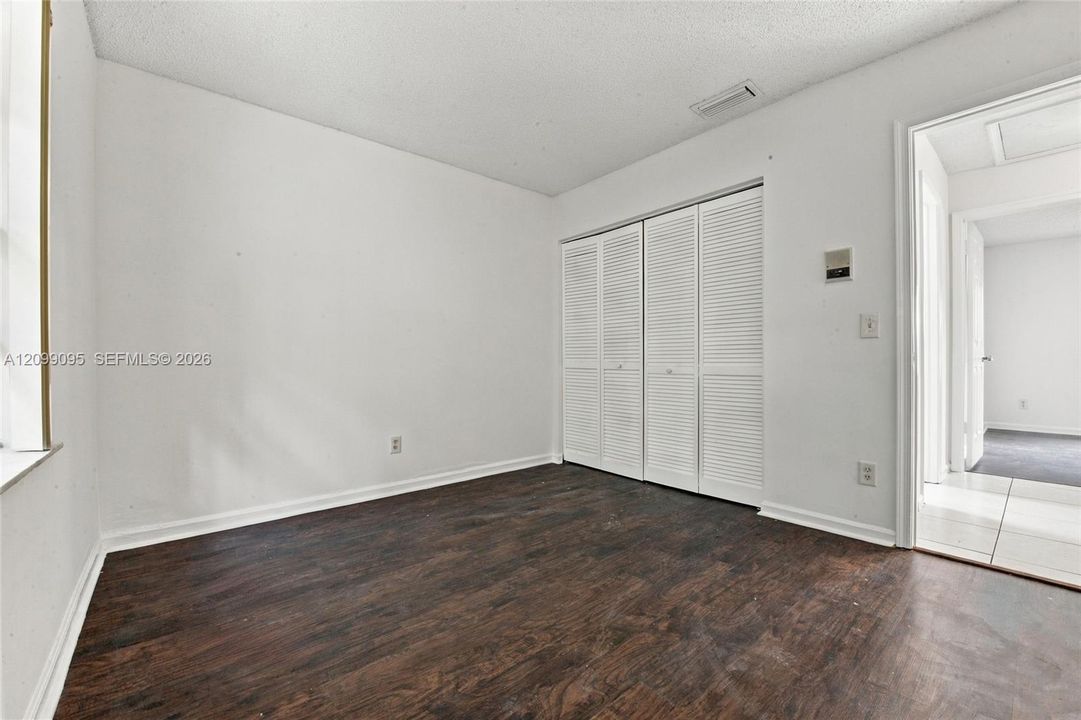 For Rent: $2,200 (3 beds, 2 baths, 1076 Square Feet)