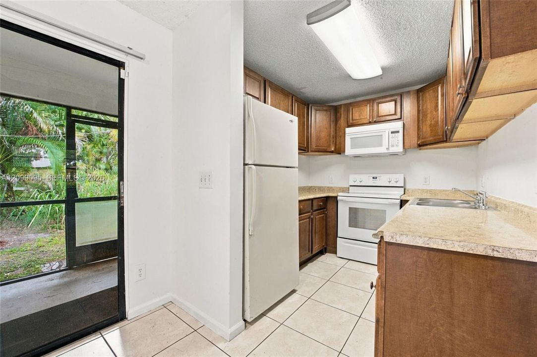For Rent: $2,200 (3 beds, 2 baths, 1076 Square Feet)