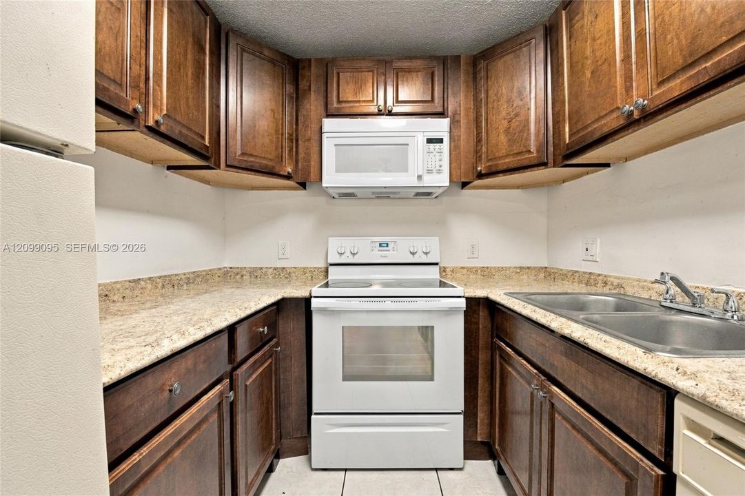 For Rent: $2,200 (3 beds, 2 baths, 1076 Square Feet)
