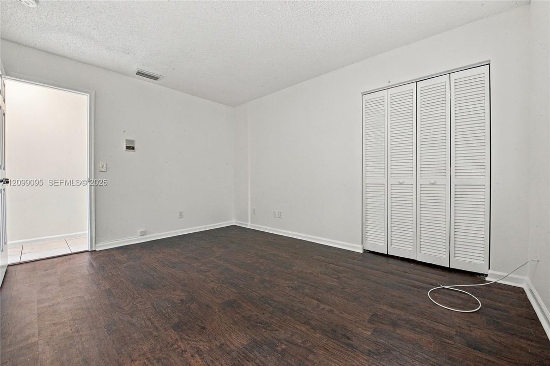 For Rent: $2,200 (3 beds, 2 baths, 1076 Square Feet)