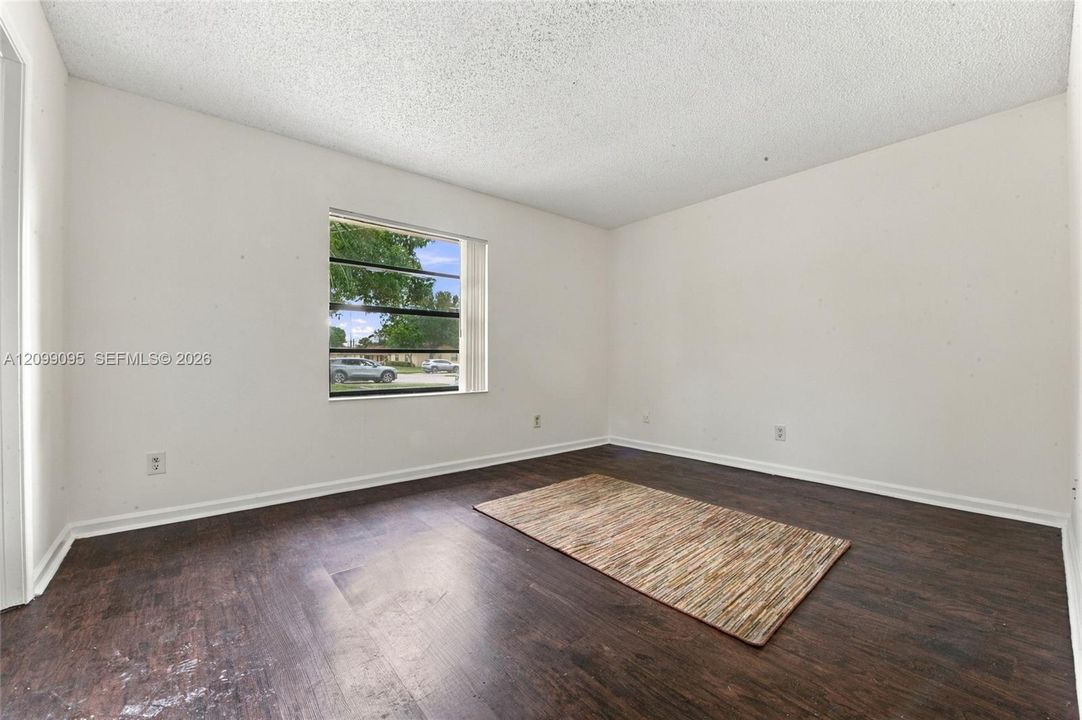 For Rent: $2,200 (3 beds, 2 baths, 1076 Square Feet)