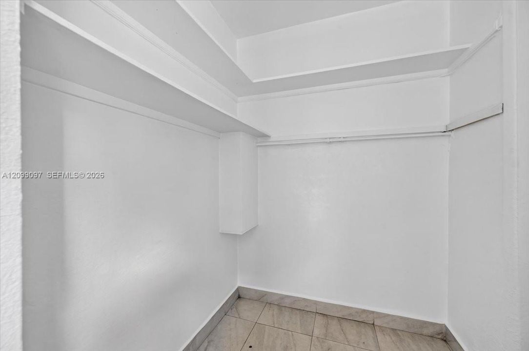 For Sale: $550,000 (4 beds, 2 baths, 1200 Square Feet)