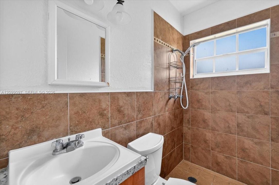For Sale: $550,000 (4 beds, 2 baths, 1200 Square Feet)