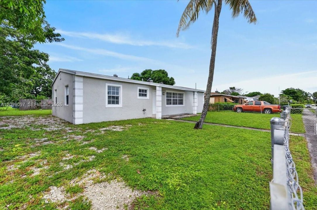 For Sale: $550,000 (4 beds, 2 baths, 1200 Square Feet)