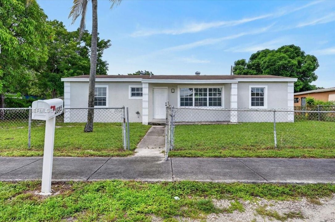 For Sale: $550,000 (4 beds, 2 baths, 1200 Square Feet)