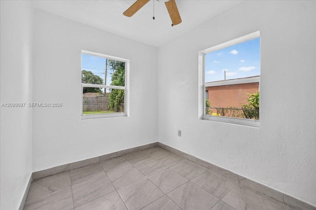 For Sale: $550,000 (4 beds, 2 baths, 1200 Square Feet)