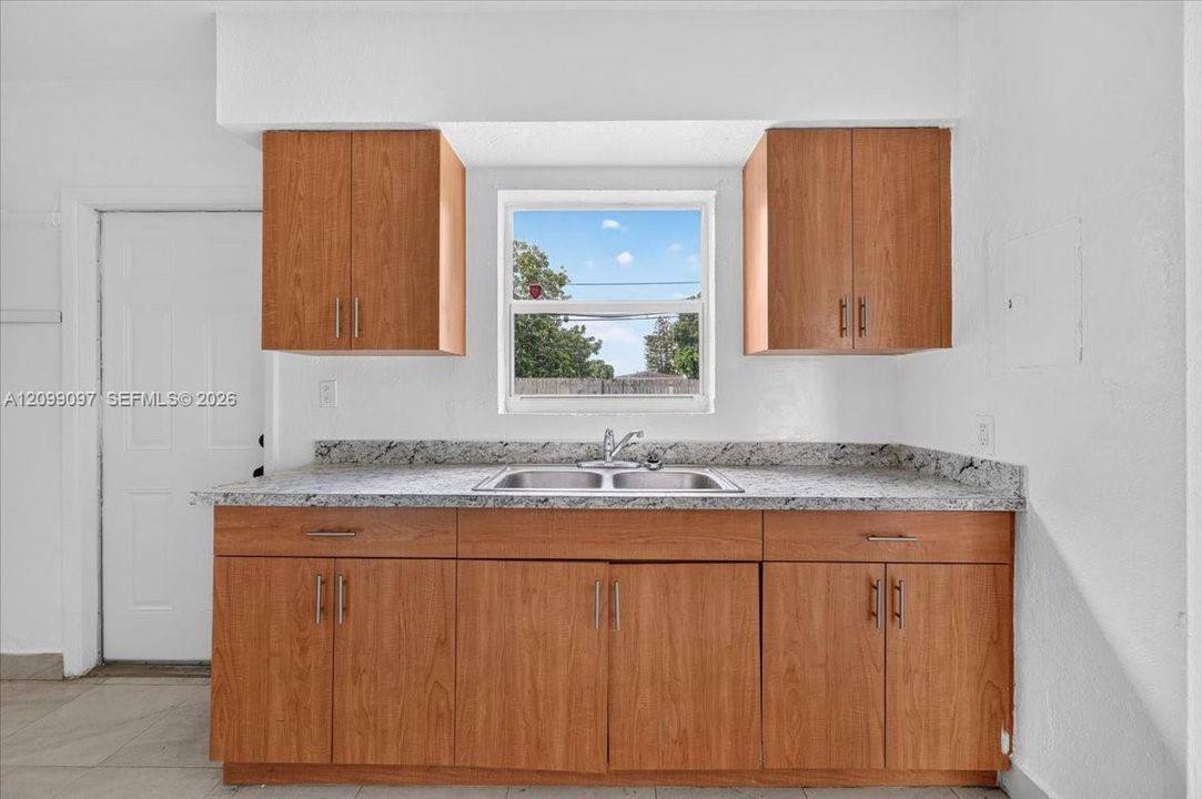 For Sale: $550,000 (4 beds, 2 baths, 1200 Square Feet)