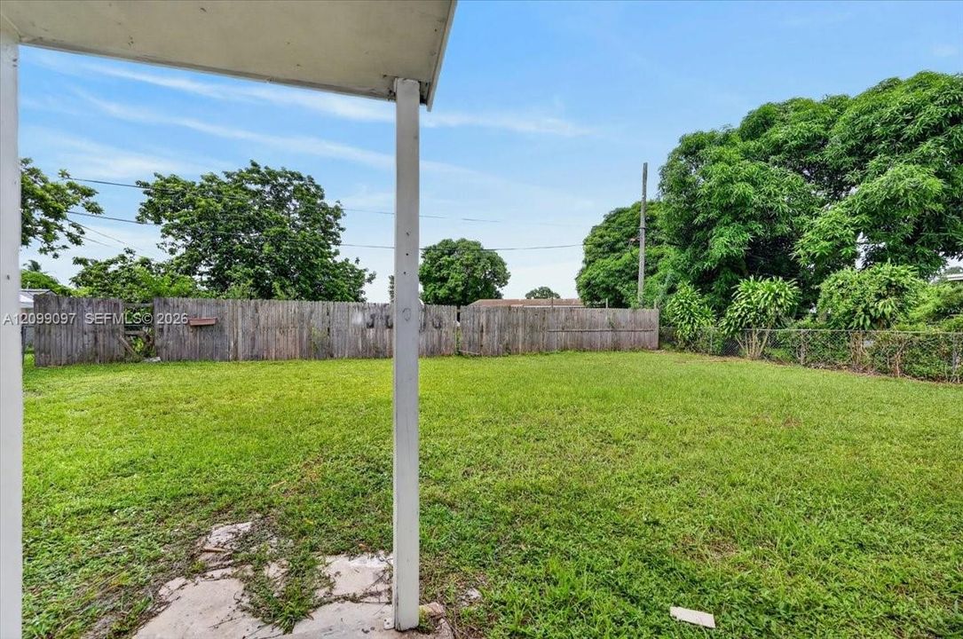 For Sale: $550,000 (4 beds, 2 baths, 1200 Square Feet)