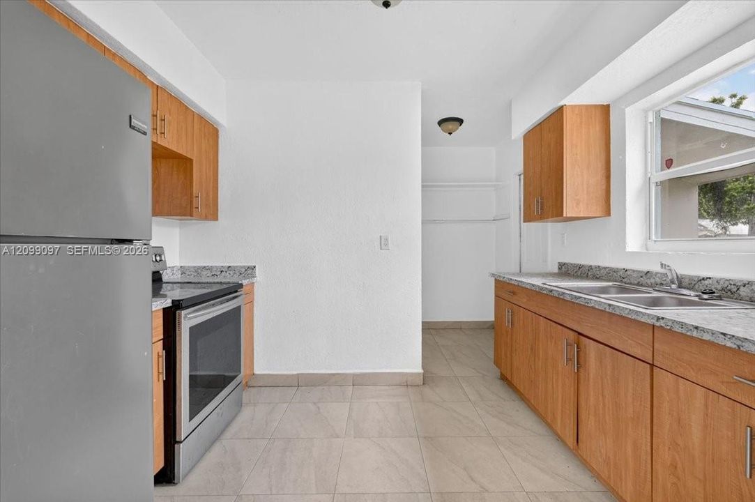 For Sale: $550,000 (4 beds, 2 baths, 1200 Square Feet)