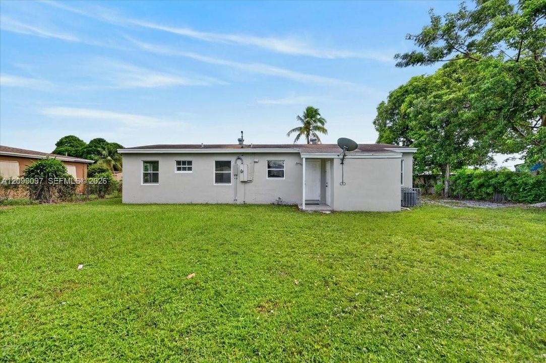 For Sale: $550,000 (4 beds, 2 baths, 1200 Square Feet)
