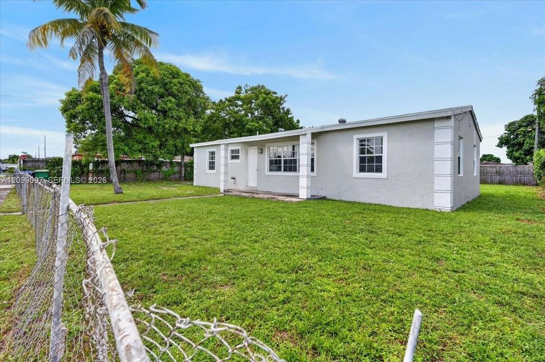 For Sale: $550,000 (4 beds, 2 baths, 1200 Square Feet)