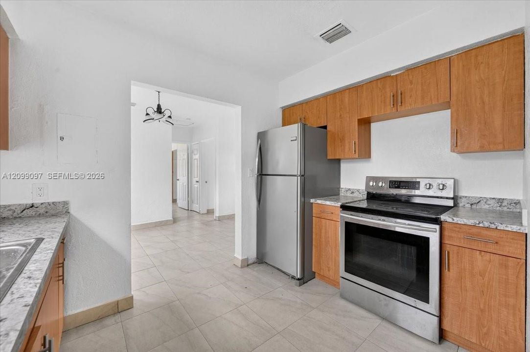 For Sale: $550,000 (4 beds, 2 baths, 1200 Square Feet)