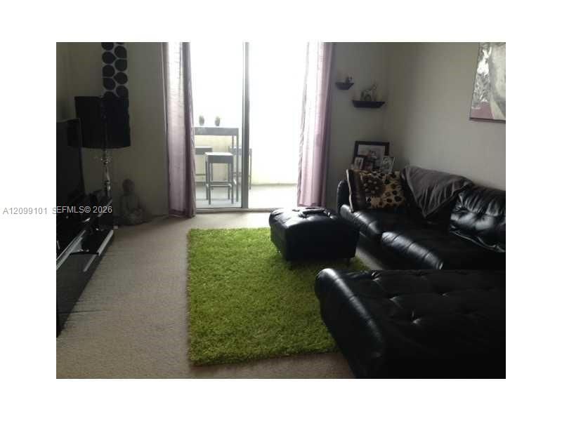 For Rent: $1,950 (1 beds, 1 baths, 620 Square Feet)