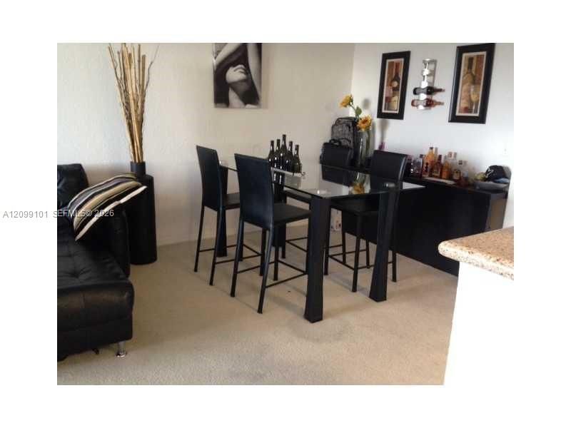 For Rent: $1,950 (1 beds, 1 baths, 620 Square Feet)