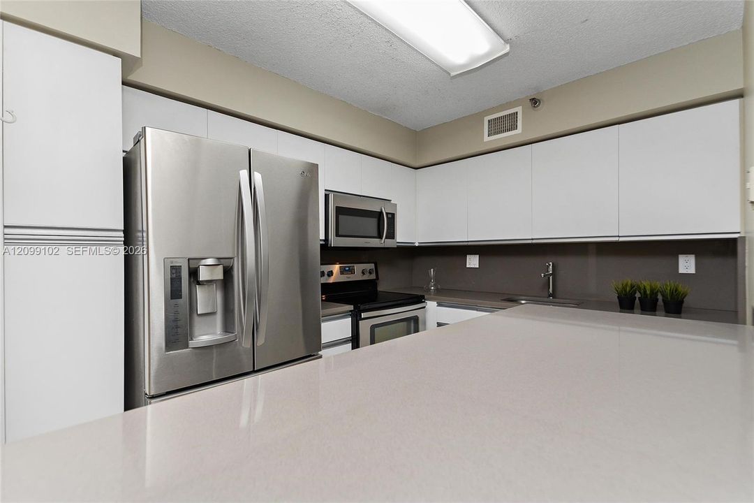 For Sale: $362,900 (2 beds, 2 baths, 1181 Square Feet)