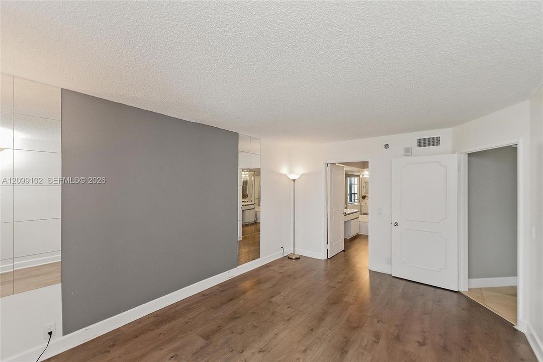 For Sale: $362,900 (2 beds, 2 baths, 1181 Square Feet)