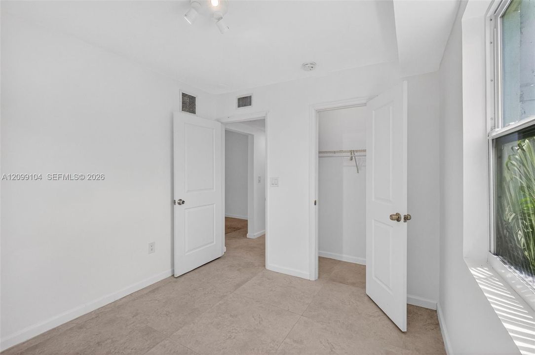 For Rent: $1,750 (1 beds, 1 baths, 500 Square Feet)