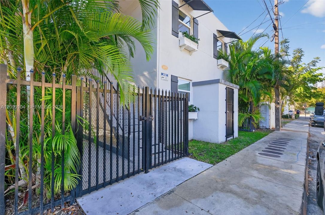 For Rent: $1,750 (1 beds, 1 baths, 500 Square Feet)