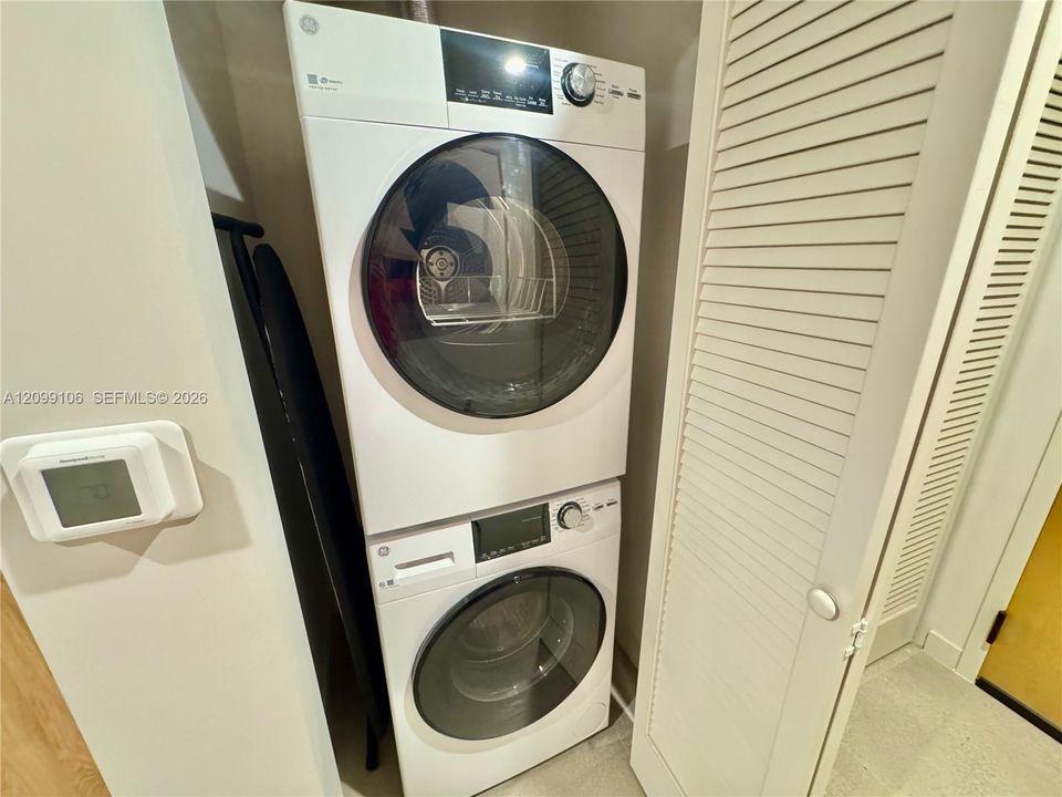 For Sale: $425,000 (0 beds, 1 baths, 345 Square Feet)