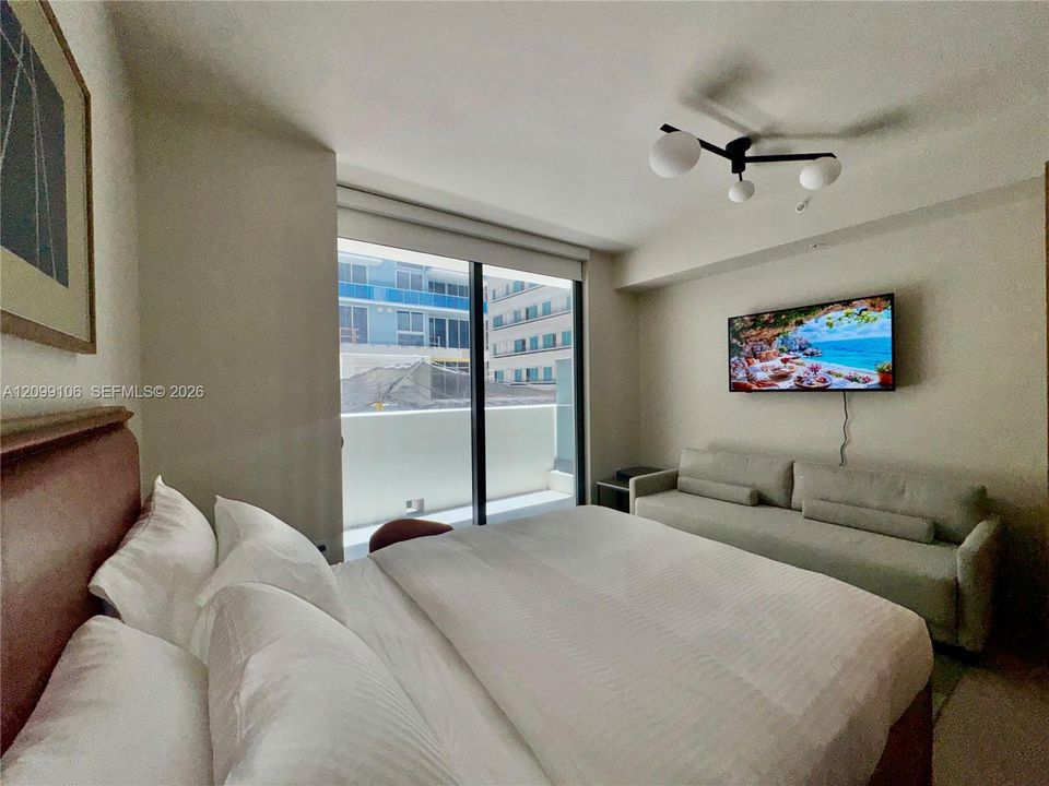 For Sale: $425,000 (0 beds, 1 baths, 345 Square Feet)