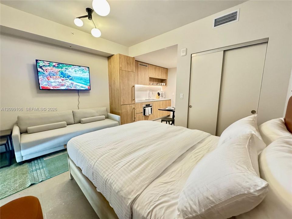 For Sale: $425,000 (0 beds, 1 baths, 345 Square Feet)