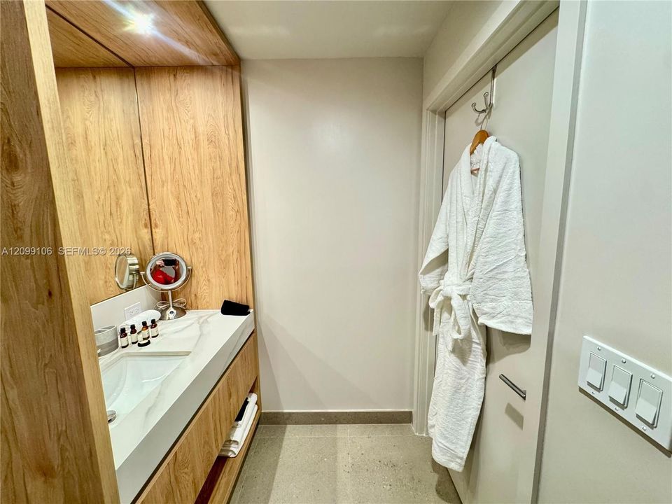For Sale: $425,000 (0 beds, 1 baths, 345 Square Feet)