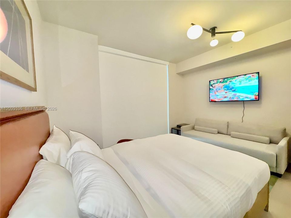 For Sale: $425,000 (0 beds, 1 baths, 345 Square Feet)