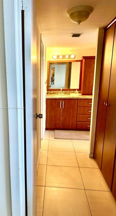 В аренду: $2,450 (2 спален, 2 ванн, 996 Квадратных фут)