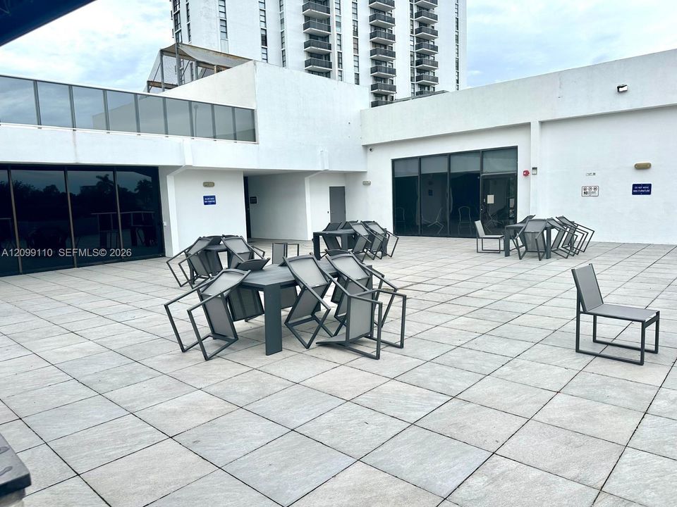 В аренду: $2,450 (2 спален, 2 ванн, 996 Квадратных фут)