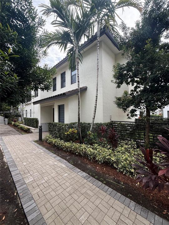 For Rent: $5,950 (4 beds, 3 baths, 2176 Square Feet)