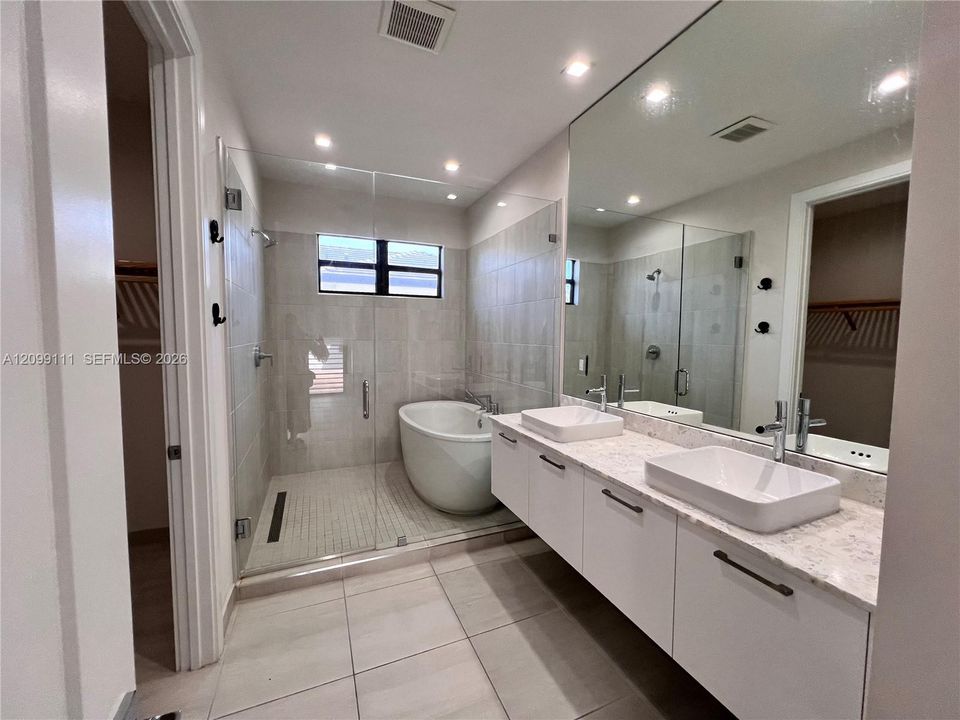 For Rent: $5,950 (4 beds, 3 baths, 2176 Square Feet)