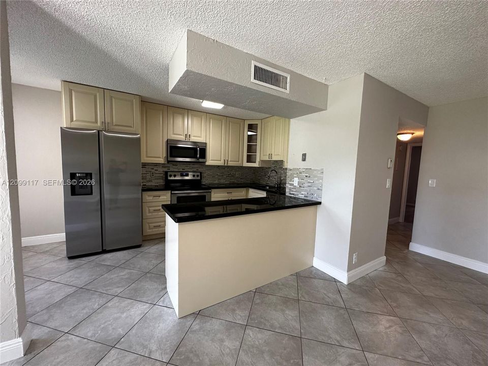 For Rent: $2,250 (2 beds, 2 baths, 910 Square Feet)